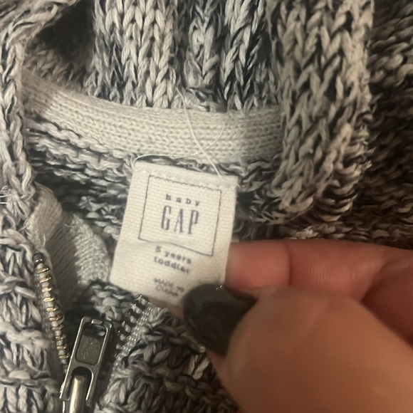 Bundle of gap sweaters - Picture 5 of 5